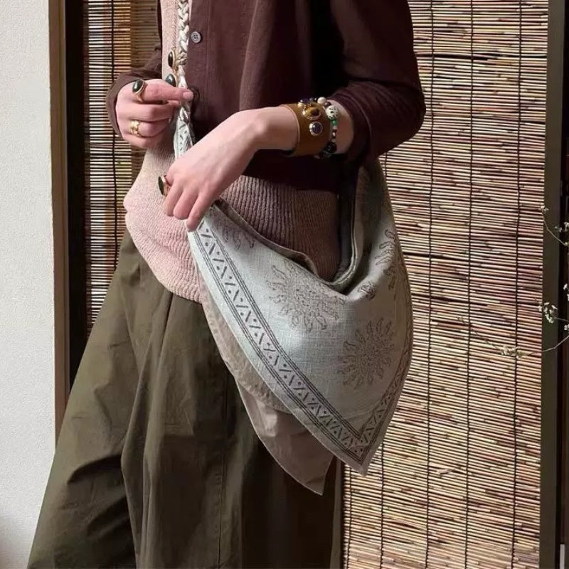 Single-Shoulder Crossbody Bag for Women in Bohemian Style, with Fringed Linen